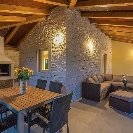 Peaceful In Dubravci With Swimming Pool * Ladici