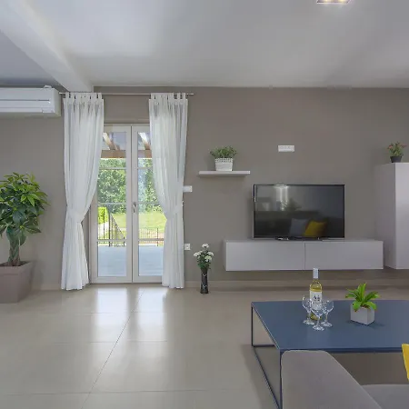 Vila Peaceful In Dubravci With Swimming Pool
