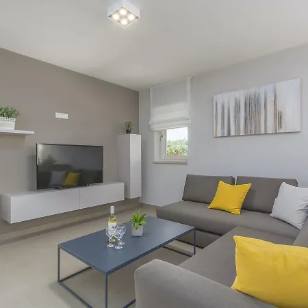 Vila Peaceful In Dubravci With Swimming Pool
