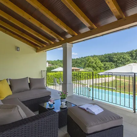 Peaceful In Dubravci With Swimming Pool