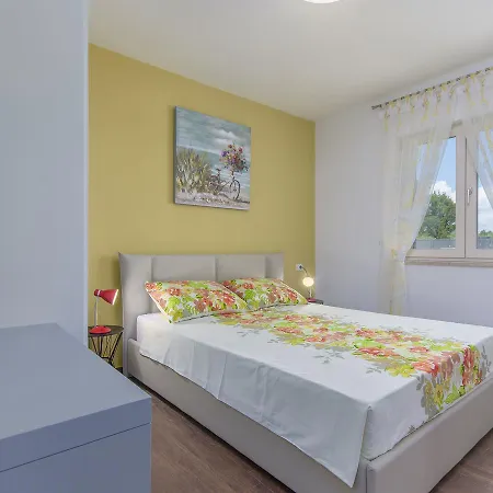Villa Peaceful In Dubravci With Swimming Pool