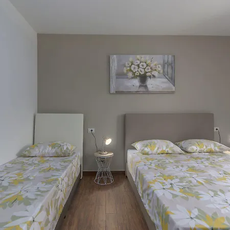 Vila Peaceful In Dubravci With Swimming Pool