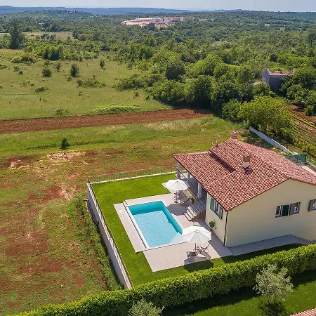 Peaceful In Dubravci With Swimming Pool * Ladici